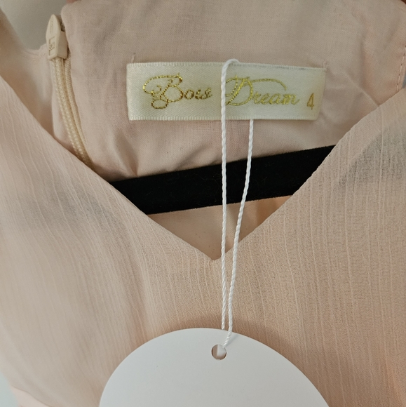 Peach Girls size 4 Dress with Flower - Picture 2 of 8